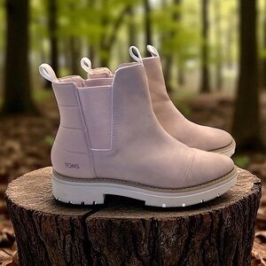 TOMS Skylar Chelsea Boots Women’s 9.5 Warm Taupe Suede Ankle Booties Lug Sole